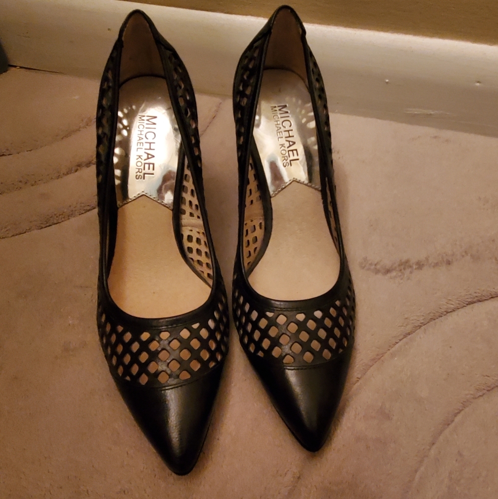 Michael Kors black leather pumps